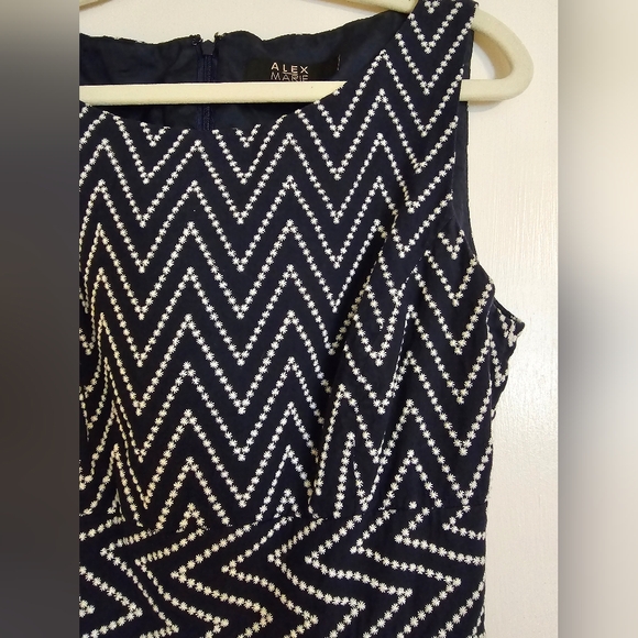 Alex Marie chevron print dress size 4 - Picture 4 of 4